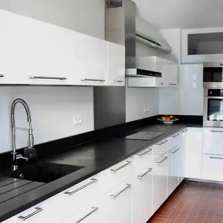 Appartement Superbe T4 A Royan, 2 Minutes A Pied De La Mer. *