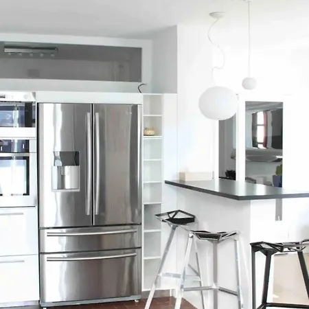 Superbe T4 A Royan, 2 Minutes A Pied De La Mer. Appartement Royan