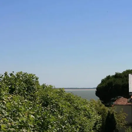 Apartment Superbe T4 A Royan, 2 Minutes A Pied De La Mer. *