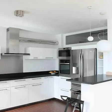 Superbe T4 A Royan, 2 Minutes A Pied De La Mer.